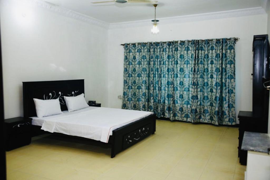 Lux Lounge Guest House - image 7