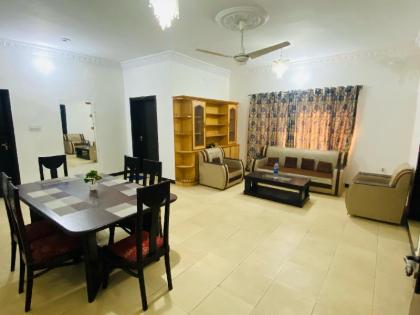 Lux Lounge Guest House - image 2