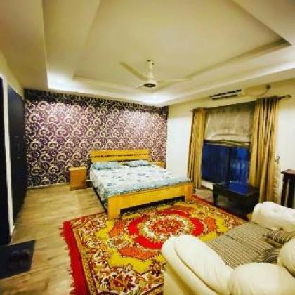 Retreat to stylish flat in bahria town - image 2