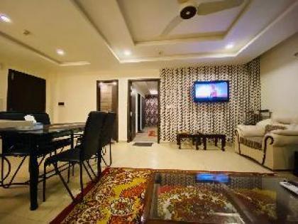 Retreat to stylish flat in bahria town - image 8