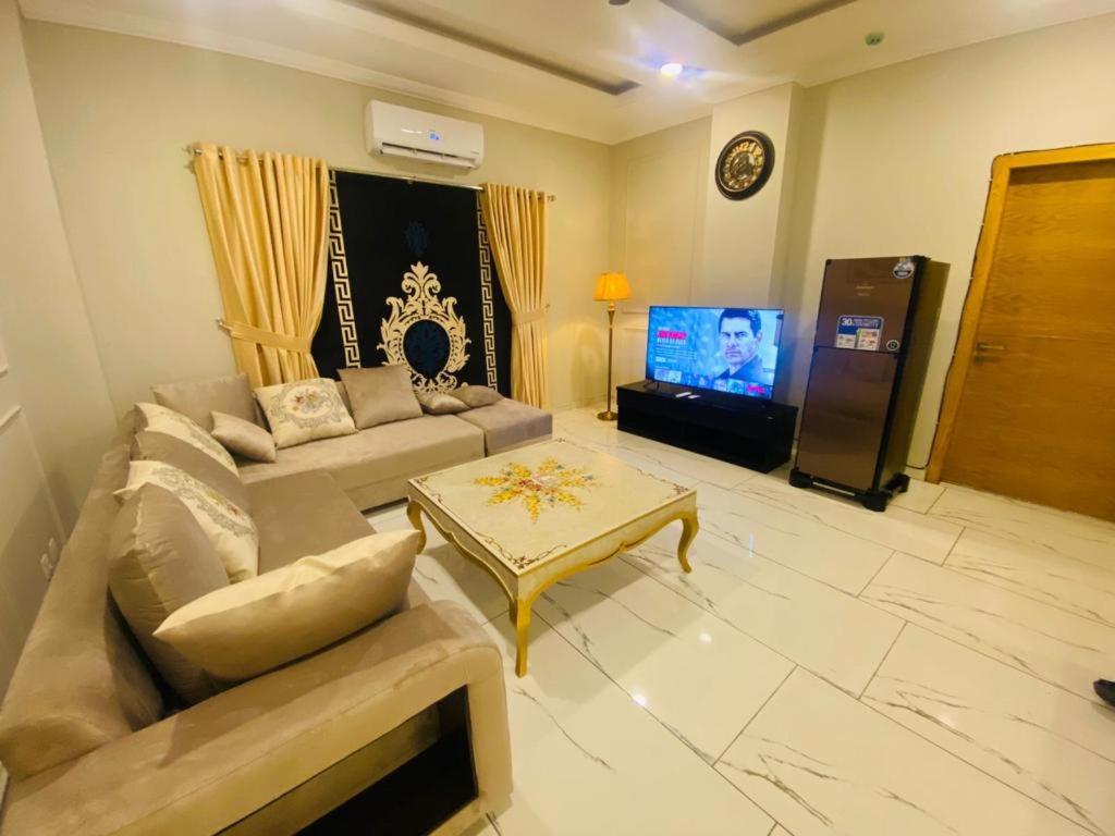 Holidazzle Serviced Apartments Bahria Town - image 5