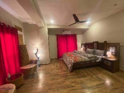 Luxurious 1BHK at Top Location of Twin Cities - image 1