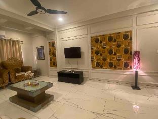 Luxurious 1BHK at Top Location of Twin Cities - image 4