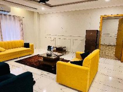 Luxury 2-bedroom apartment in Bahria town - image 7