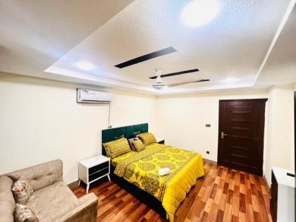 Comfy one bedroom apartment in Bahria town - image 3