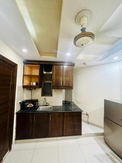 Peacefull one bedroom apartment in Bahria town - image 9