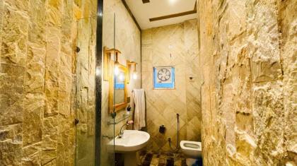 Deluxe Suite - 2 Bed Service Apartment Murree - image 2