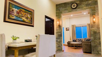 Deluxe Suite - 2 Bed Service Apartment Murree - image 4