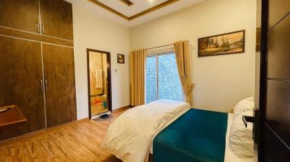 Deluxe Suite - 2 Bed Service Apartment Murree - image 8