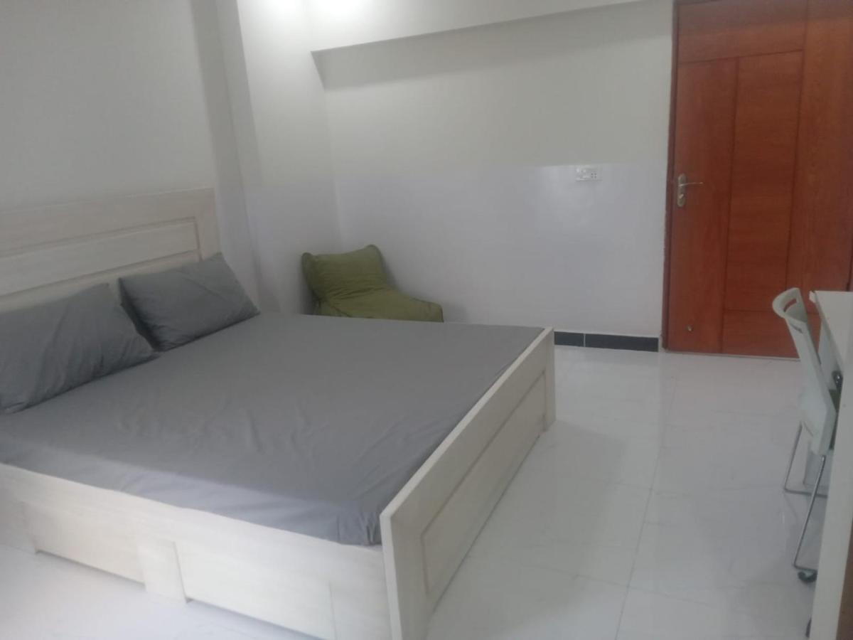 Brand New 3 Bed Modern Furnished Owner Apartment - image 6