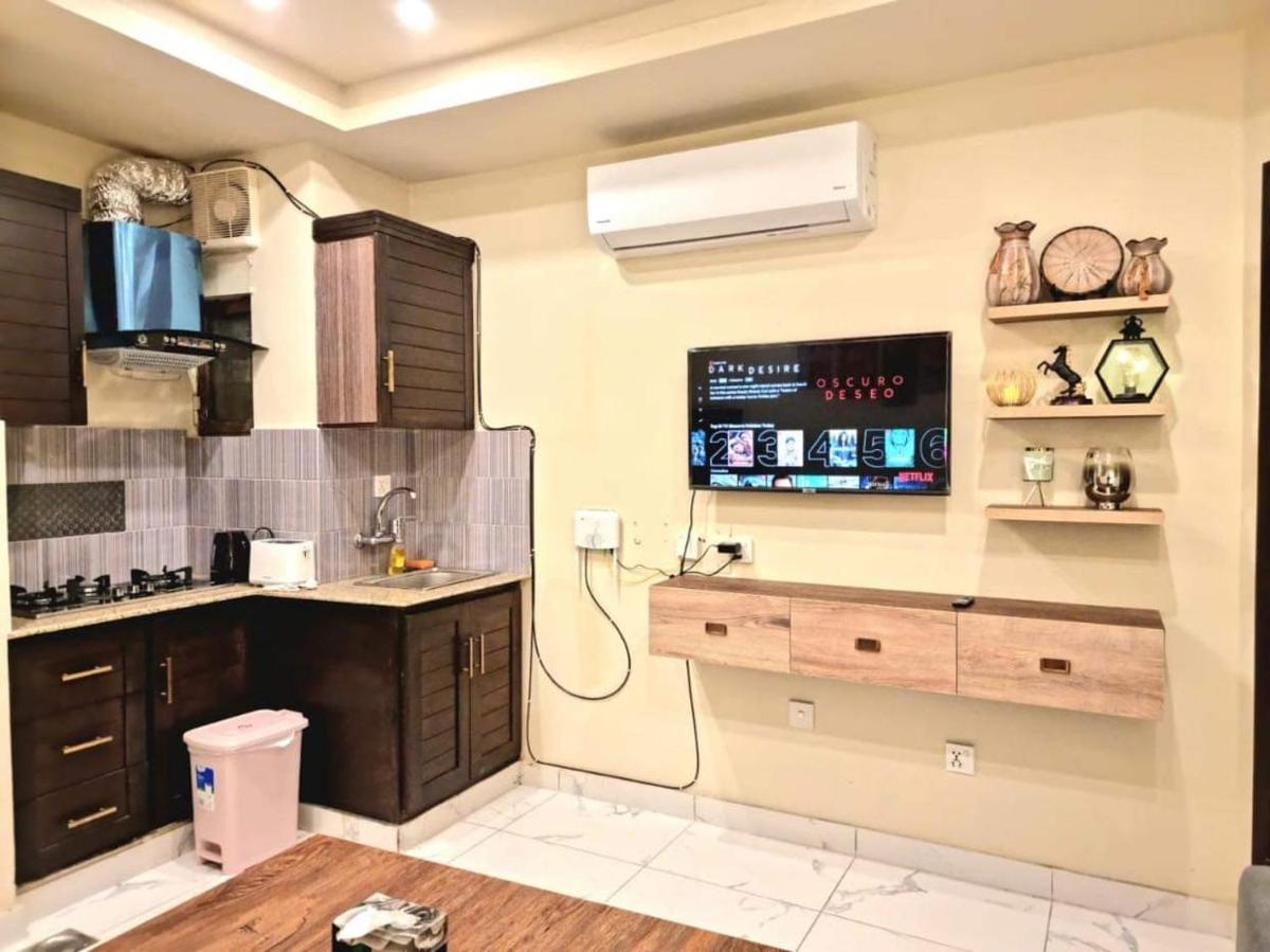 Comfortable & Lovely 1 Bed Apt In Bahria Town - image 2