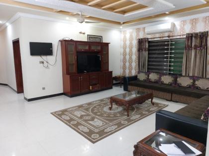 Beautiful 3-Bed House in Islamabad - image 1