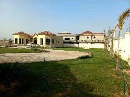 Luxury  8 kanal villa/farmhouse for stay or party - image 17