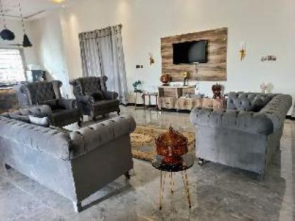 Luxury  8 kanal villa/farmhouse for stay or party - image 4