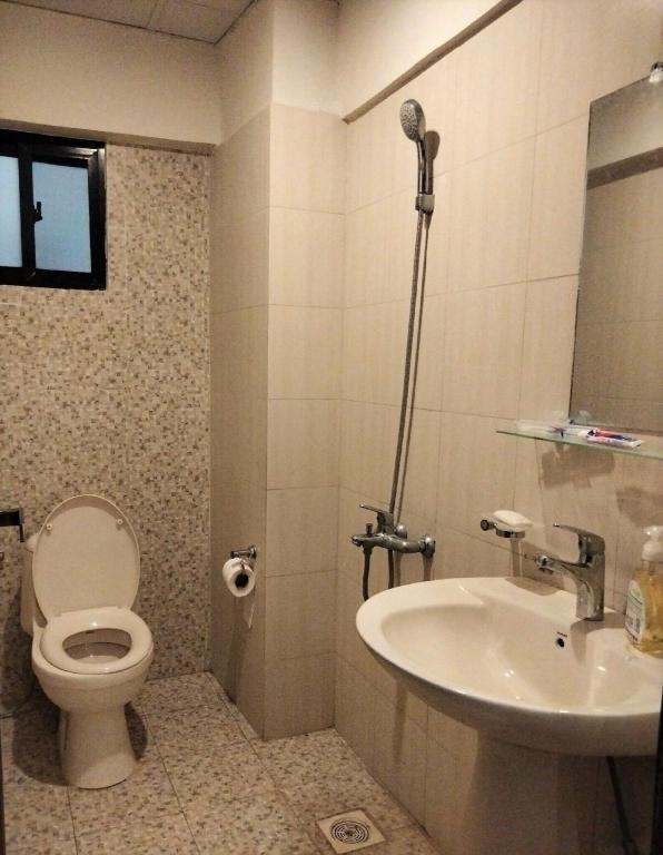 Elegantly Furnished 2 Bed Apartment. - image 4