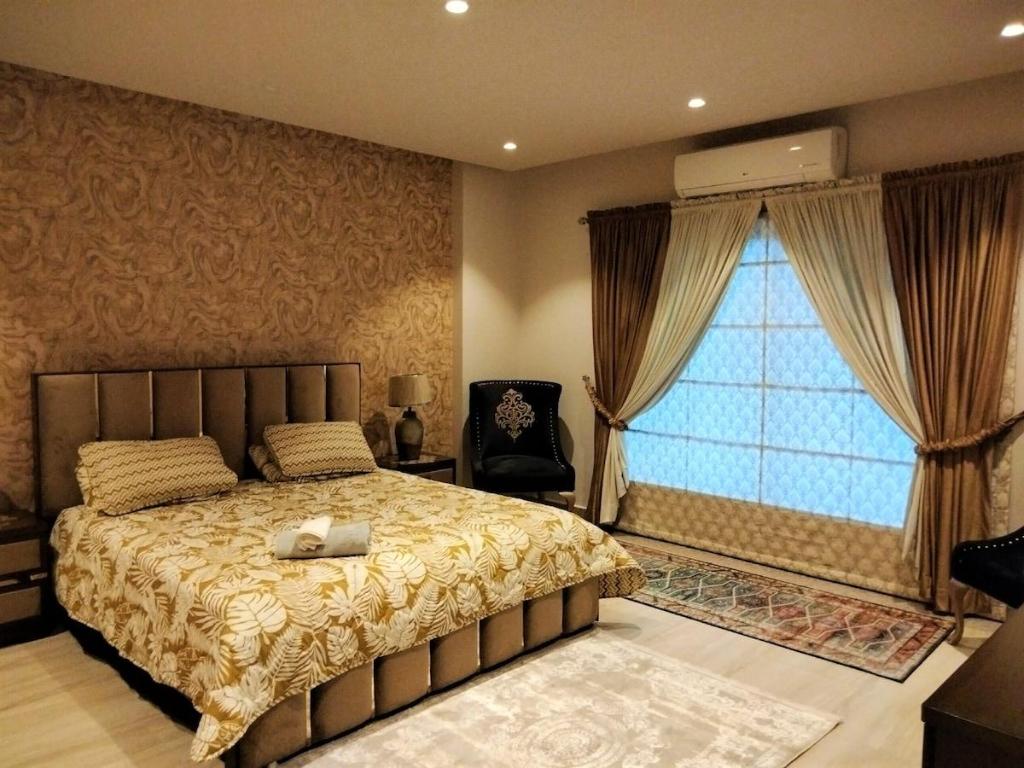 Luxurious 1 Bed Condo For Rental on Daily Basis - main image