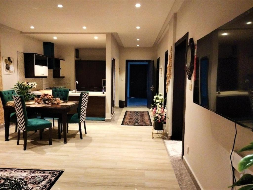 Luxurious 1 Bed Condo For Rental on Daily Basis - image 3