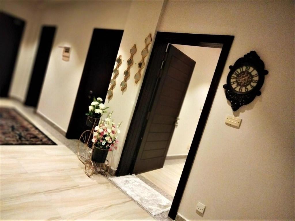 Luxurious 1 Bed Condo For Rental on Daily Basis - image 5