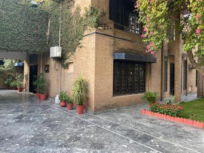 Riviera Courtyard Guest House Islamabad - image 13