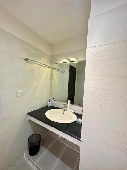 Executive Apartment - image 12