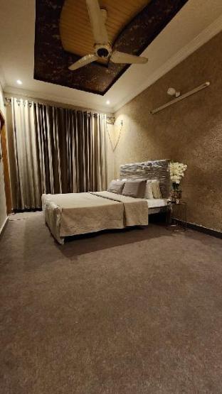 Luxurious bedroom in G11 Islamabad - main image