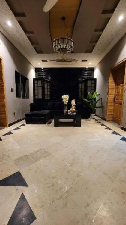 Luxurious bedroom in G11 Islamabad - image 8