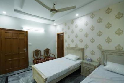 Midways Guest House and Hotels - image 6