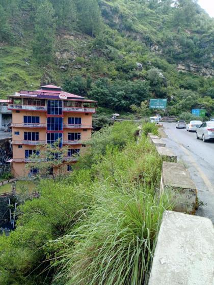 Hotel Red Roof & Restaurant - image 10