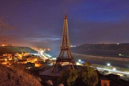 Eiffel Tower Apartment - image 13