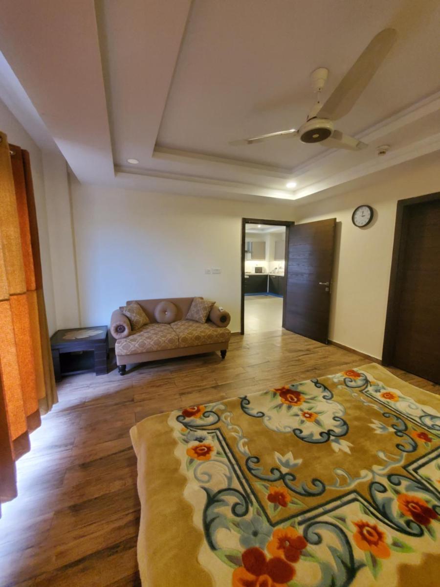 Private 1-Bedroom Apartment - image 6