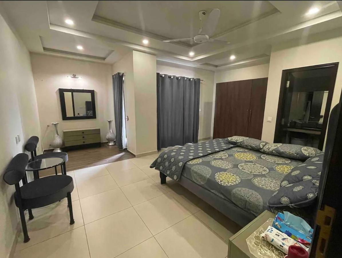 Voyage Executive Royal 3-Bedroom Penthouse Apartment in Islamabad - image 3