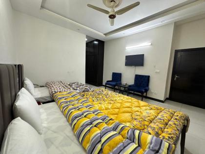 5 Star Guest House - image 11