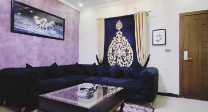 Luxurious 1 bedroom apt with Fast WiFi - image 8