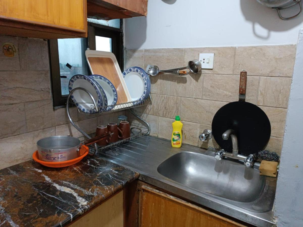 Comfy 3 bed Apartment lounge kitchen wifi - image 6