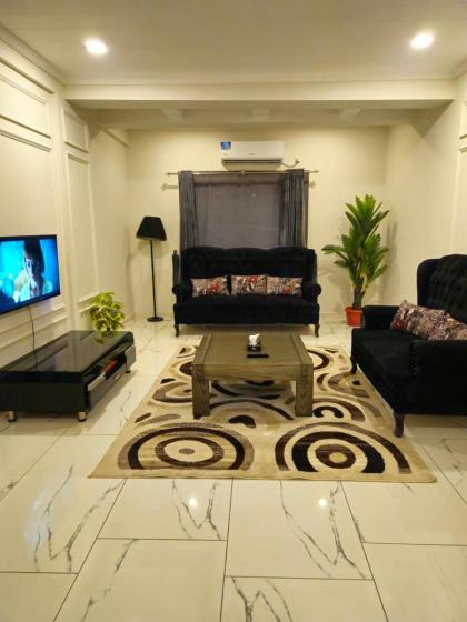 Aesthetic scenic luxurious apartment - image 4