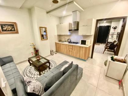 Zarkon Heights one bed Apartment - image 5