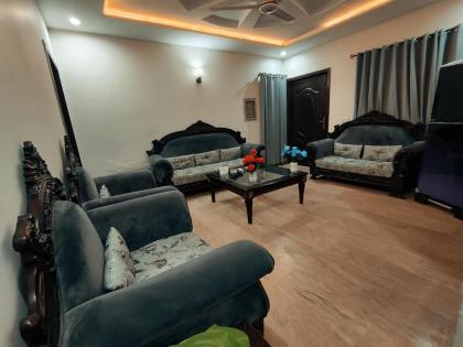 Daily BASIS 3-BEDROOMS FAMILY APARTMENT - image 13