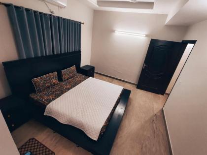 Daily BASIS 3-BEDROOMS FAMILY APARTMENT - image 2